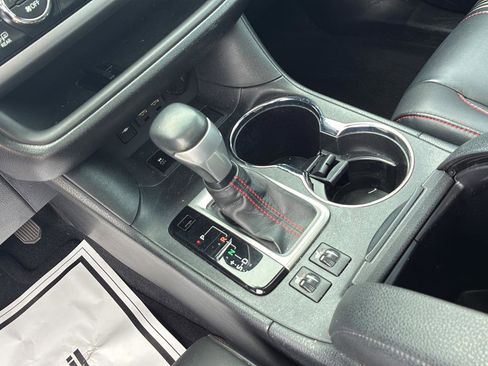 Used 2019 Toyota Highlander SE FWD image 33