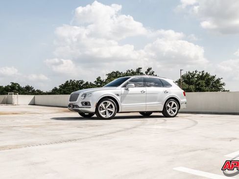 Used 2017 Bentley Bentayga AWD/4WD image 33