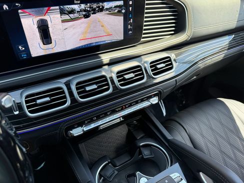 Used 2024 Mercedes-Benz Maybach GLS 600 4MATIC image 26