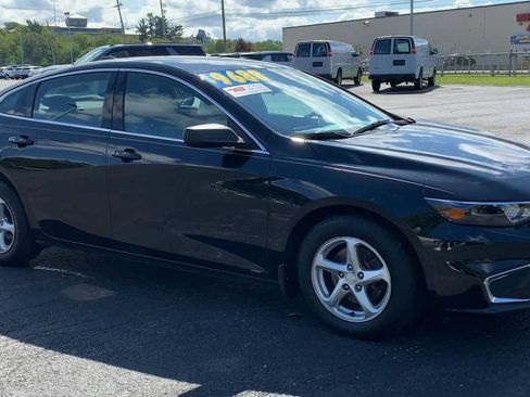 Used 2018 Chevrolet Malibu LS FWD image 2