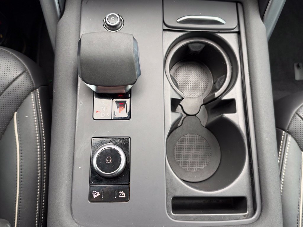 Used 2023 Land Rover Discovery Metropolitan Edition AWD/4WD image 28