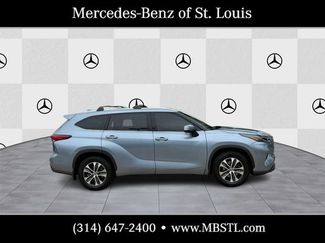 Used 2022 Toyota Highlander XLE FWD video 2