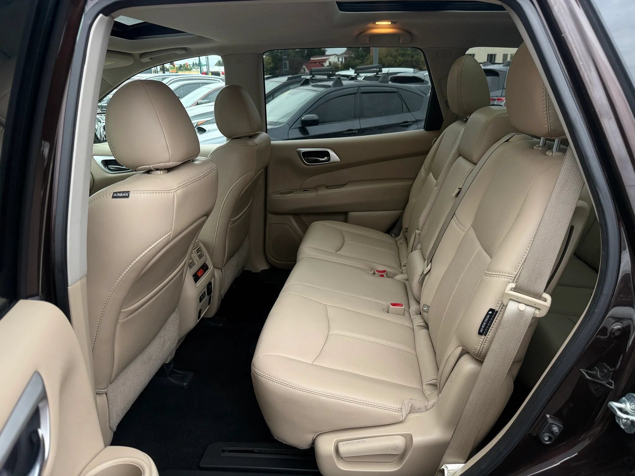 Used 2020 Nissan Pathfinder Platinum AWD/4WD image 16