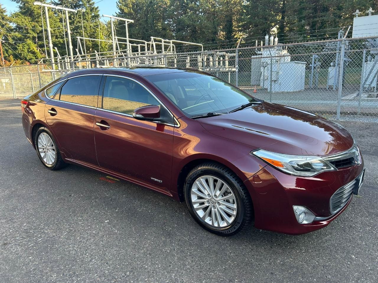 Used 2013 Toyota Avalon Limited FWD image 3