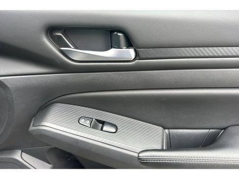 Used 2024 Nissan Altima 2.5 SV FWD image 18