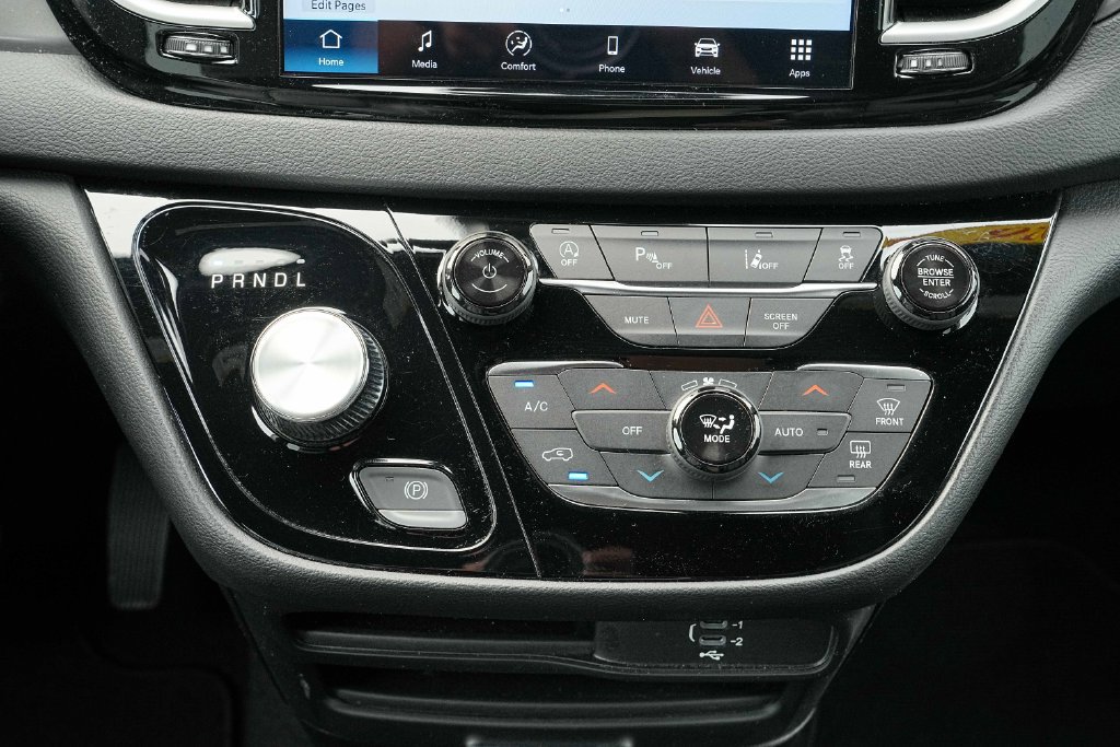 Used 2026 Chrysler Pacifica Select FWD image 32