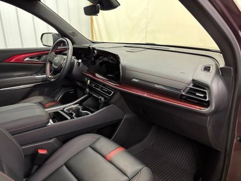 Used 2024 Chevrolet Traverse RS AWD/4WD image 34