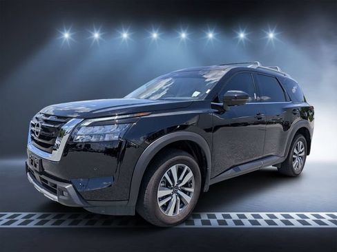 Used 2025 Nissan Pathfinder SL FWD image 7