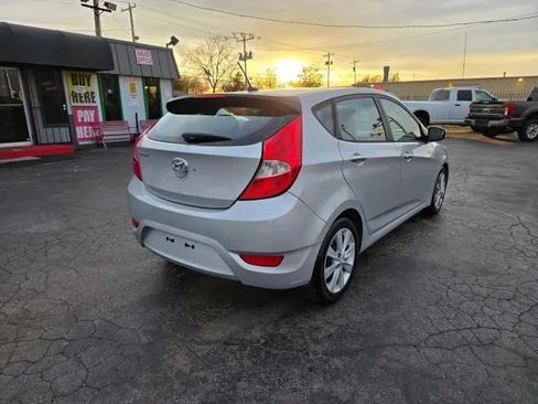 Used 2014 Hyundai Accent SE w/ Option Group 3 FWD image 5