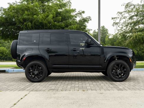 Used 2024 Land Rover Defender 110 X-Dynamic SE AWD/4WD image 10