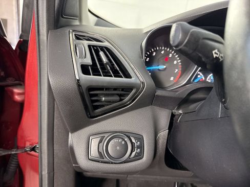 Used 2014 Ford Escape Titanium w/ Equipment Group 401A AWD/4WD image 15