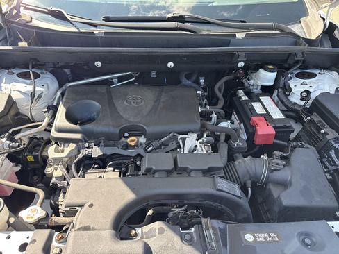 Used 2019 Toyota RAV4 LE AWD/4WD image 12