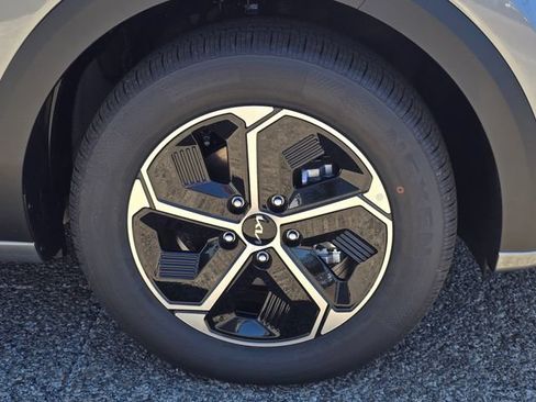 New 2026 Kia Niro EX FWD image 9