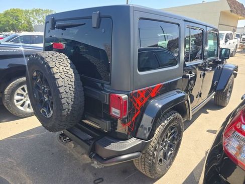 Used 2016 Jeep Wrangler Unlimited Sahara AWD/4WD image 3