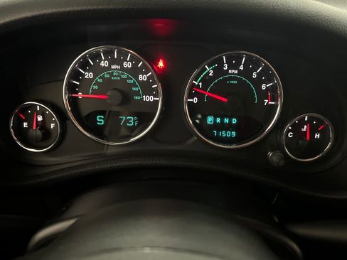 Used 2013 Jeep Wrangler Unlimited Sahara w/ Connectivity Group AWD/4WD image 17