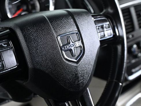 Used 2019 Dodge Grand Caravan SXT image 12