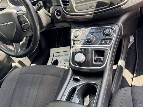 Used 2015 Chrysler 200 Limited w/ Convenience Group FWD image 4