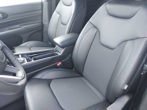 New 2026 Jeep Compass Latitude AWD/4WD image 17