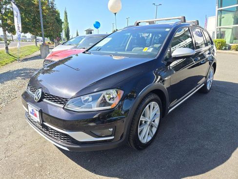 Used 2017 Volkswagen Golf Alltrack S image 8