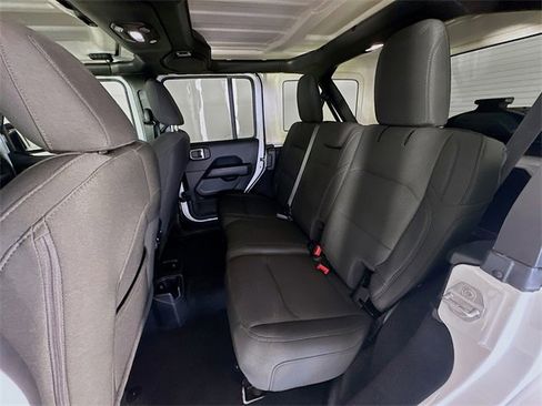 Used 2018 Jeep Wrangler Unlimited Sahara w/ Cold Weather Group image 20