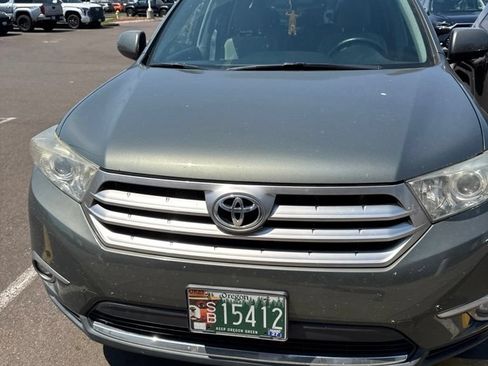 Used 2013 Toyota Highlander Plus AWD/4WD image 2