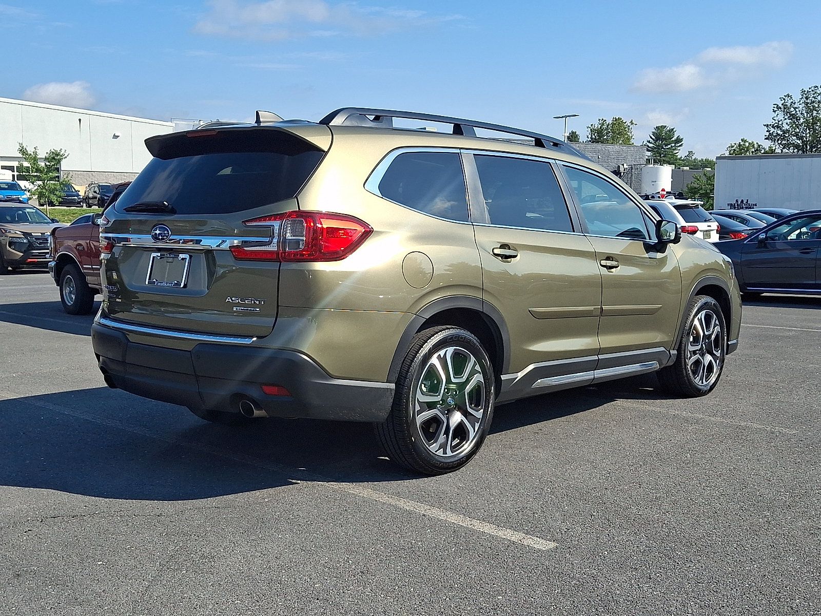 Used 2023 Subaru Ascent Limited w/ Technology Package AWD/4WD image 6