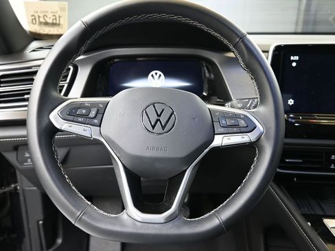 Certified 2025 Volkswagen Atlas Cross Sport SE image 23