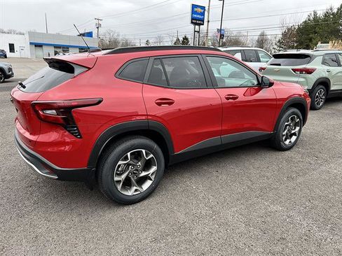 New 2026 Chevrolet Trax LT w/ Driver Confidence Package FWD image 6