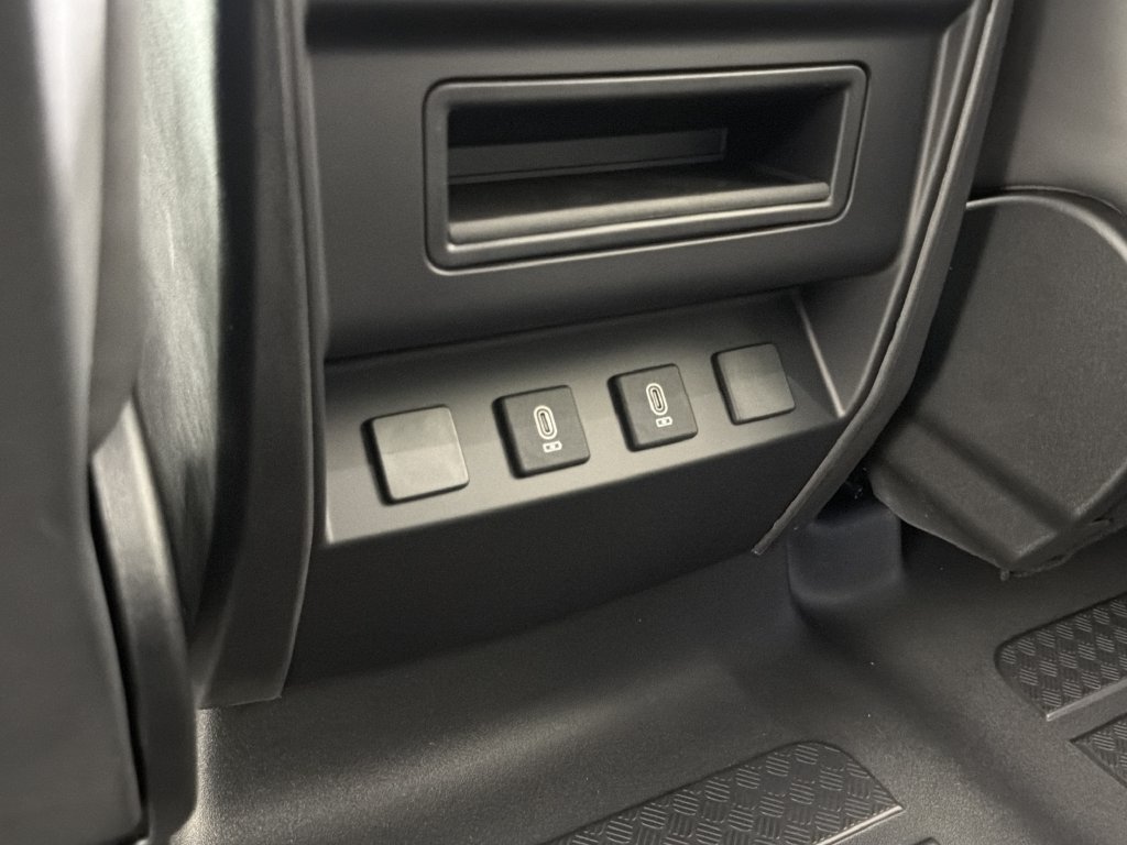 New 2026 Land Rover Defender 110 X-Dynamic SE AWD/4WD image 34