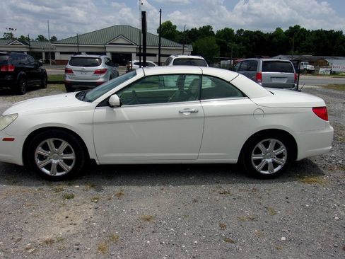 Used 2010 Chrysler Sebring Limited FWD image 6