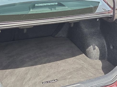 Used 2025 Nissan Altima 2.5 SV image 8