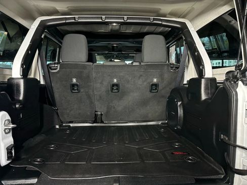 Used 2018 Jeep Wrangler Unlimited Rubicon w/ LED Lighting Group image 23