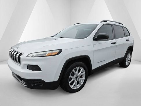Used 2016 Jeep Cherokee Sport FWD image 3