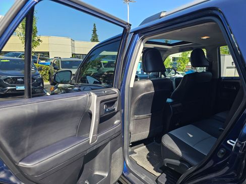 Used 2022 Toyota 4Runner SR5 Premium w/ Moonroof Package AWD/4WD image 19