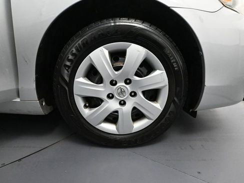 Used 2011 Toyota Camry LE image 14