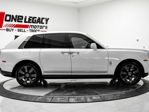 Used 2022 Rolls-Royce Cullinan AWD/4WD image 8