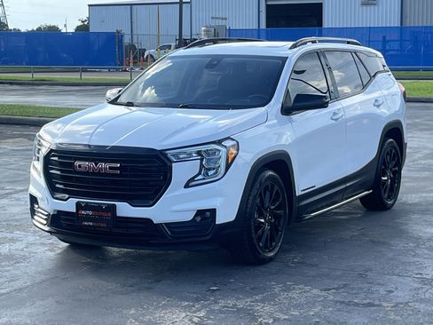 Used 2023 GMC Terrain SLT w/ LPO, 'HIT The Road' Package FWD image 5