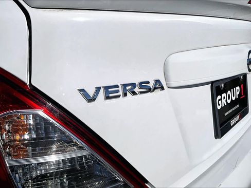 Used 2013 Nissan Versa SV image 10