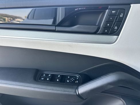 Certified 2025 Porsche Cayenne GTS AWD/4WD image 12