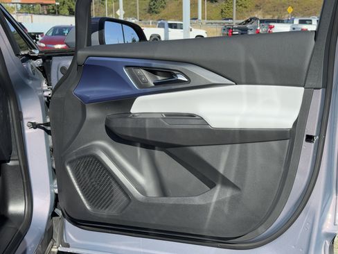 New 2026 Chevrolet Equinox EV LT image 18