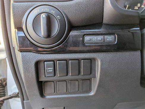 Used 2024 Nissan Titan SV image 17