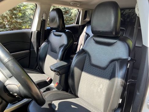 Used 2019 Jeep Compass Latitude w/ Popular Equipment Group AWD/4WD image 9