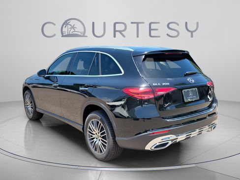Certified 2026 Mercedes-Benz GLC 300 image 2