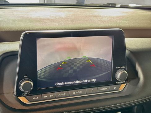 Used 2023 Nissan Rogue SV FWD image 16