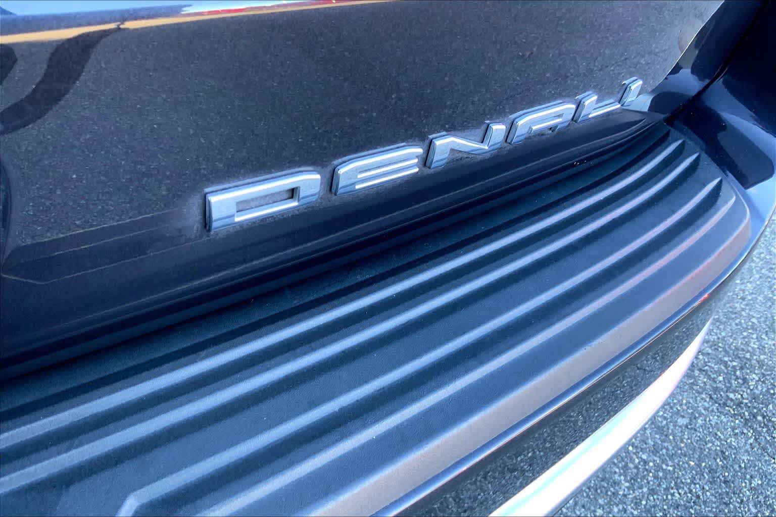 Used 2023 GMC Yukon XL Denali AWD/4WD image 10