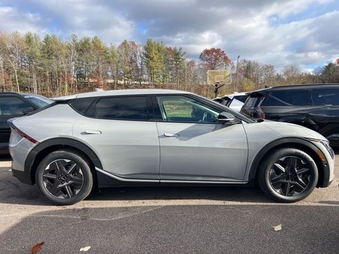 New 2025 Kia EV6 Light w/ Light LR Technology Package image 4