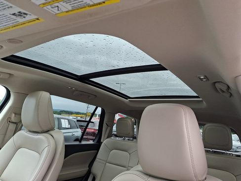 Certified 2024 Lincoln Aviator AWD w/ Premium Package image 16