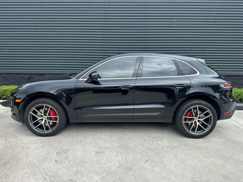 Certified 2023 Porsche Macan S AWD/4WD image 2