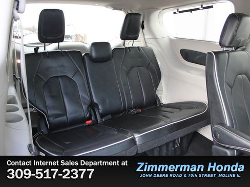 Used 2023 Chrysler Pacifica Limited image 8