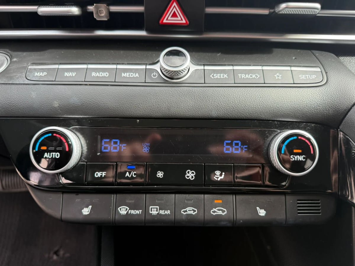Used 2023 Hyundai Elantra SEL w/ Convenience Package FWD image 28